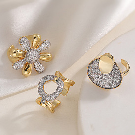 Латунные кольца-манжеты с микропаве из прозрачных кубических цирконий, платиной и золотом