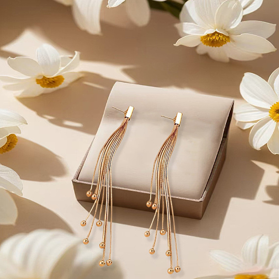 Железные круглые серьги-гвоздики с кисточками