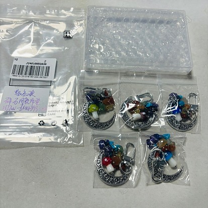 5 piezas 5 decoración colgante de aleación de luna hueca de colores, con chip de piedras preciosas de chakra y cuentas de murano hechas a mano en forma de seta, cierres giratorios de aleación
