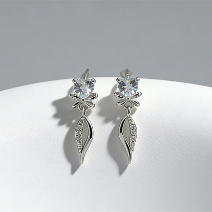 Messing Micro Pave klare Zirkonia Ohrstecker Ohrringe, Herz & Blatt