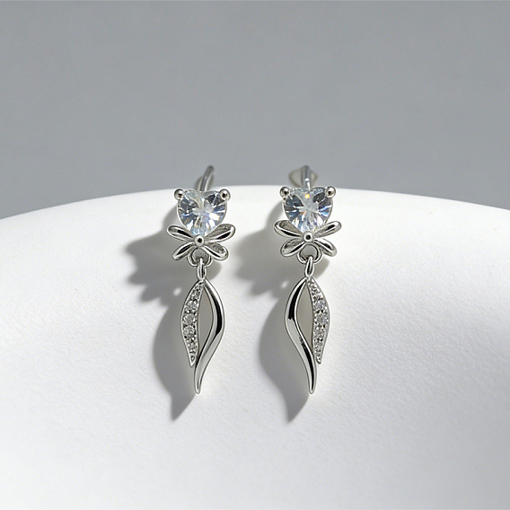 Messing Micro Pave klare Zirkonia Ohrstecker Ohrringe, Herz & Blatt