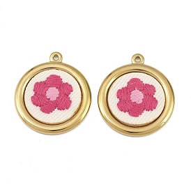 304 Anhänger aus Edelstahl und Stickerei, flache Runde mit Blumenanhänger, cerise, Ionenbeschichtung (ip), langlebig überzogen