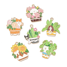 Небольшое растение в горшке с подвесками из эмалевого сплава в виде собаки, золотые