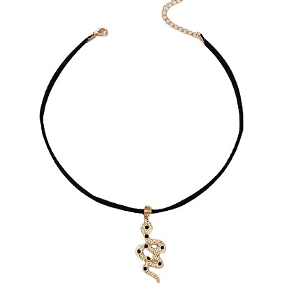 Retro Gothic Short Plush Snake Necklace in Black - Trendy Collar Lock Chain for Neckline