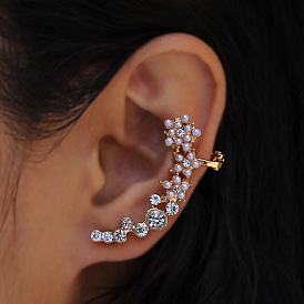 Fashionable European and American Metal Pearl Flower Ear Jewelry - Elegant and Stylish
