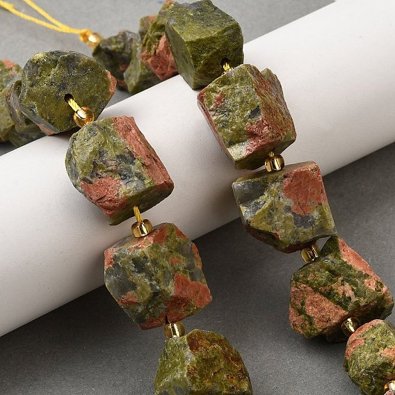 Необработанные грубые натуральные бусины унакита, самородки, с бисером