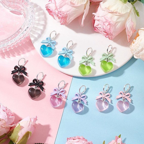 Серьги-кольца в форме сердца из смолы, со звеньями-бантиками из сплава и фурнитурой для сережек из латуни, платина