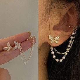 Ear cuff asimétrico con cadena de perlas y mariposas - dulce, , pendientes minimalistas de clip de oreja.