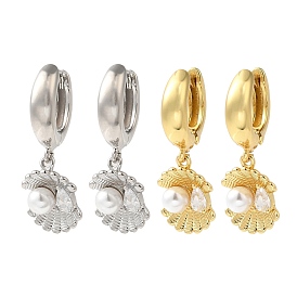 Серьги-кольца из латуни с микропаве и прозрачным фианитом, с абс пластмассовой имитационной жемчужиной, без кадмия и без свинца, долговечный, формы раковины