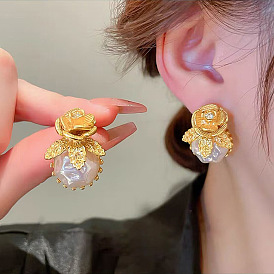 Elegant Rose Flower Earrings - Minimalist Design, Sophisticated and Fashionable.