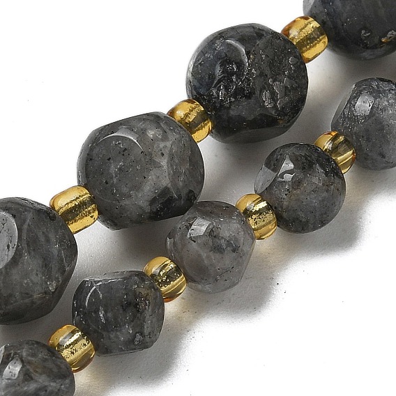 Натуральные нити бус из ларвикита, с бисером, граненые, игральная кость