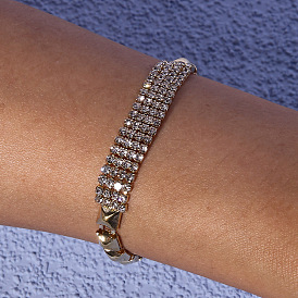 Shimmering Metal Claw Chain Bracelet with Geometric Design and Dazzling Rhinestones for Sexy Nightclub Look