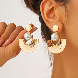 Элегантные серьги-гвоздики из сплава, с имитацией жемчуга