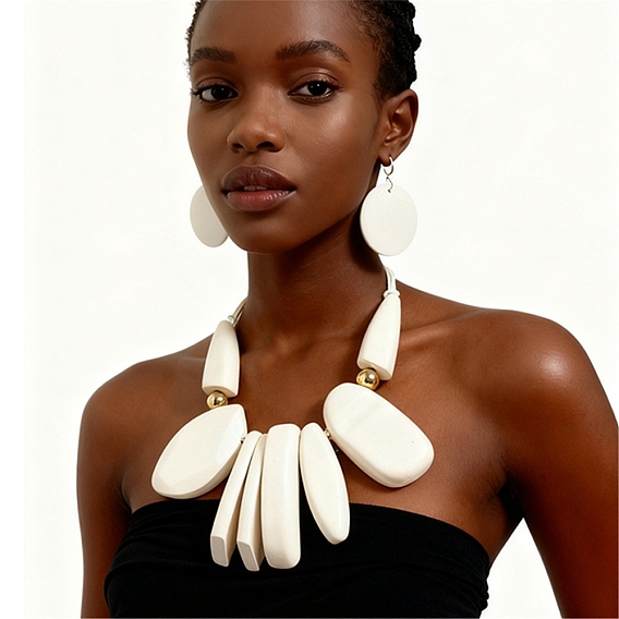 Комплекты из алюминиевых и деревянных бусин: ожерелья и серьги-гвоздики., плоские круглые и овальные