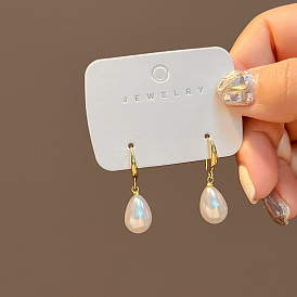 Luxury Pearl Earrings - Elegant Drop-shaped Ear Pendants with Minimalist Design.