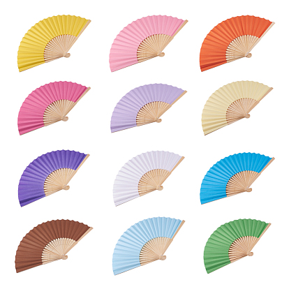Abanicos de madera, ventiladores de papel en blanco