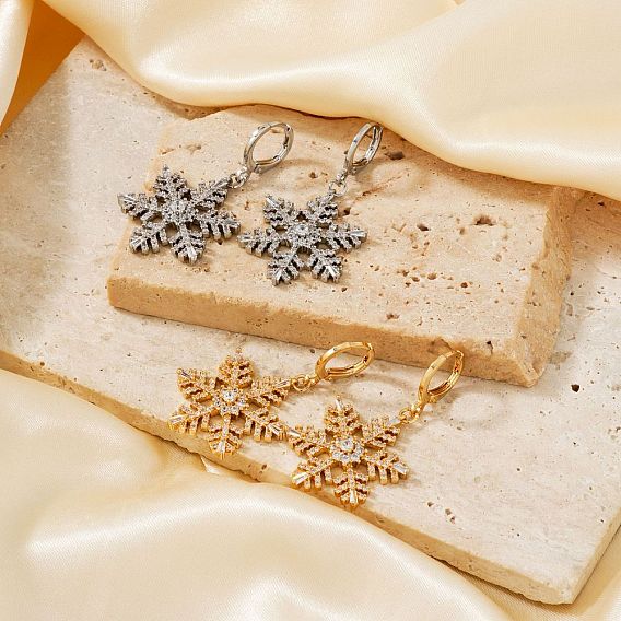Шикарные серьги-кольца из латуни с прозрачными кубическими цирконами и паве из снежинок