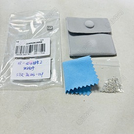 Gliederkette aus Sterlingsilber mit gepunkteten Ketten, mit quadratischem Silberpoliertuch aus Wildleder und Schmuckbeutel aus Samt