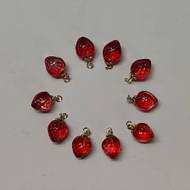 10 handgefertigte Lampwork-Anhänger, Erdbeer-Charme, mit Messing-Ringe springen