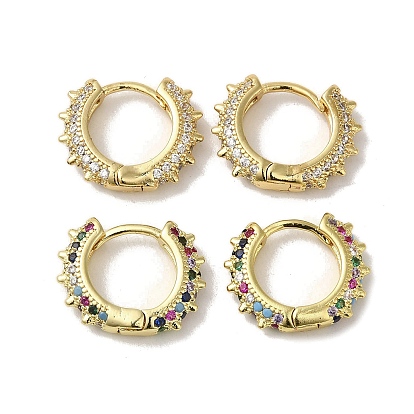 Pendientes de aro Huggie de circonita cúbica micro pavimentados de latón chapado en estante para mujer, dorado