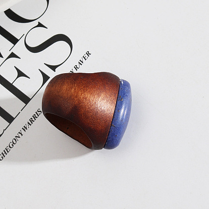 Овальное эффектное кольцо с бирюзой в стиле бохо и коричневым деревом – модное и смелое украшение
