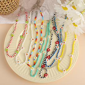 Colorful Beaded Necklace with Unique Design - Versatile and Stylish