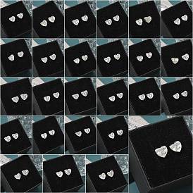 Серьги-пусеты из латуни с микропаве и прозрачным фианитом, сердце