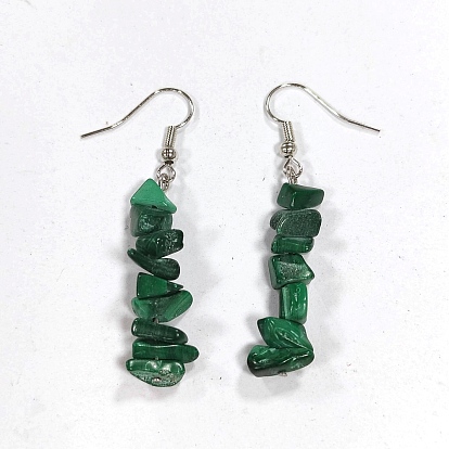 Aretes colgantes con chips de gemas mixtas naturales y sintéticas, con alfileres de latón pendiente