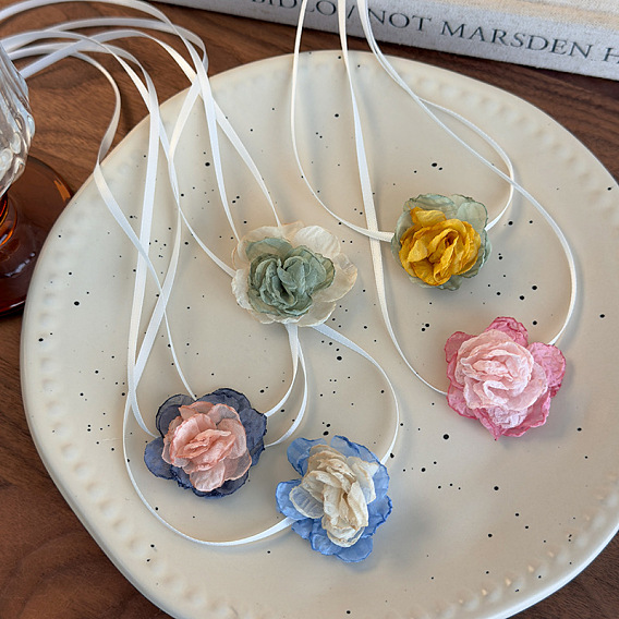 Регулируемое ожерелье-чокер ручной работы из ткани с цветами и атласной лентой для женщин