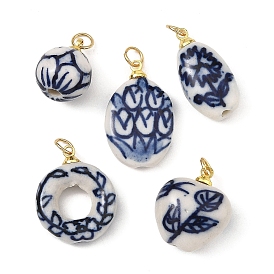 Colgantes hechos a mano de la porcelana, porcelana azul y blanca, dijes con estampado floral, dorado