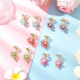 Серьги-гвоздики с подвесками из стеклянных бусин ручной работы в виде цветка, с фурнитурой для сережек-гвоздиков из латуни и акрила, золотые