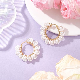 Серьги-кольца в виде стеклянных цветов, с ракушечником и экологически чистой медной проволокой