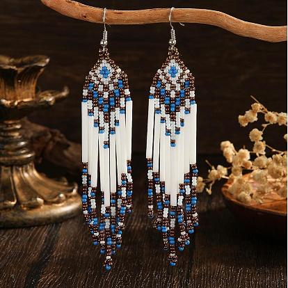 Богемные серьги-подвески ручной работы из стеклянного бисера с ромбовидным узором., платина