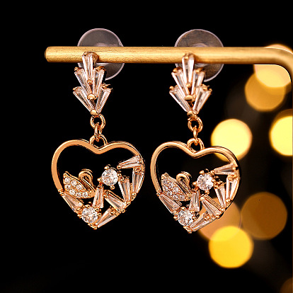 Boucles d'oreilles cygne élégantes avec pierre en cuivre et zircon - luxueuses, bijoux de fête.
