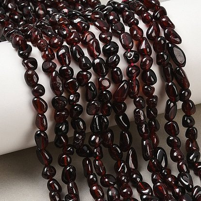 Нити натуральных гранатовых бусин, самородки, упавший камень