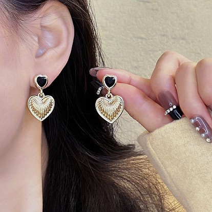 Серьги-гвоздики из сплава со стразами ко Дню святого Валентина, сердце