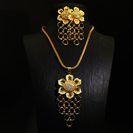 Ожерелья с подвесками из цветочного сплава и комплекты серег-гвоздиков