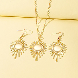Комплект из ожерелья с подвеской из сплава Sun и сережек-подвесок