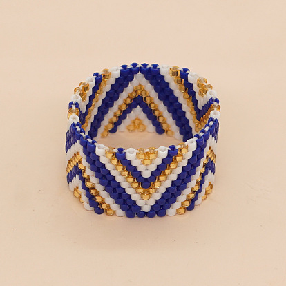 Кольцо из бисера в стиле бохо с треугольником и непальским тотемом