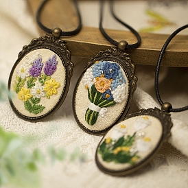 Kits de collier pendentif ovale avec motif de fleurs, broderie bricolage, y compris le tissu et le fil à broder, aiguille, cerceau à broder