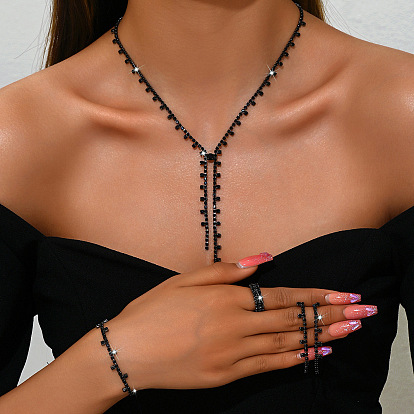 Ожерелье с подвеской-кисточкой из сплава и стразами, серьги-гвоздики и кольцо