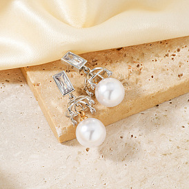 Baroque Style Brass & Imitation Pearl Stud Earrings, with Hammered Design for High Fashion Look