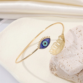 Bracelet pour les yeux à la mode avec un design de feuille et de cils évidés en alliage pour femmes