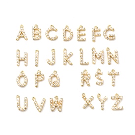 Pendentifs en plastique imitation perle, avec des apprêts en laiton respectueux de l'environnement, lettre a ~ z