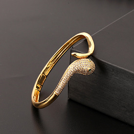 Exaggerated Snake Head Bracelet with Full Diamonds - Fashionable and Luxurious Statement Piece for Women