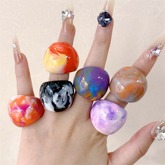 Кольца из смолы для женщин