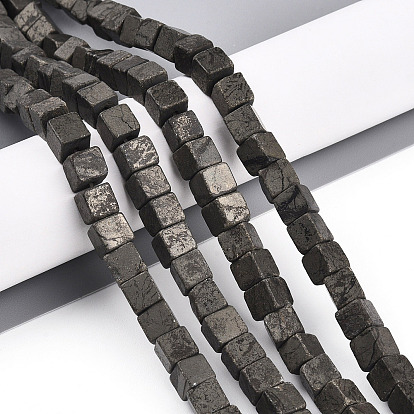 Природного пирита бисер нитей, кубические