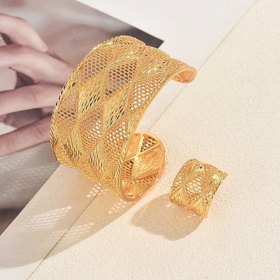Ensemble bracelet manchette et bague vintage en alliage filigrané à motif losange, Manchette ouverte avec design ajouré pour femme