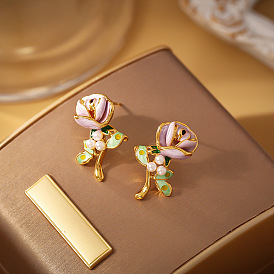 Серьги-гвоздики из латуни с цветком и искусственным жемчугом, с эмалью, золотые
