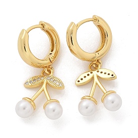 Серьги-кольца из вишневой латуни с микропаве из прозрачных кубических цирконий и искусственного жемчуга ABS, стойки покрытие, долговечный, без свинца и без кадмия